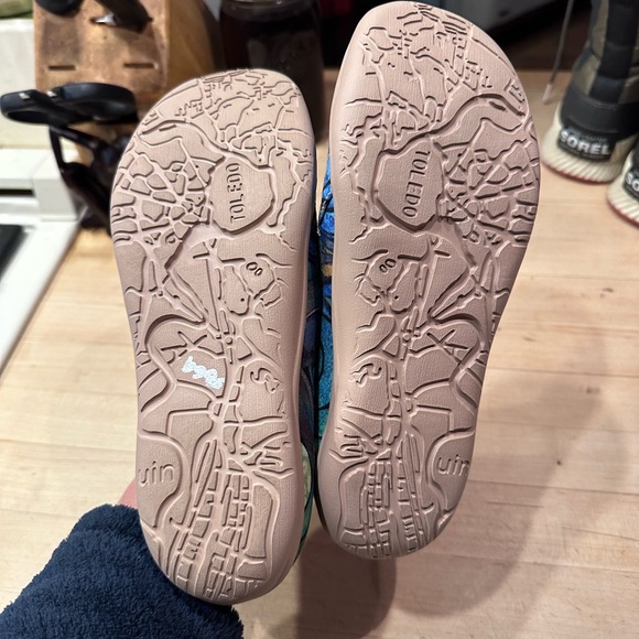 Uin women’s footwear in Porpoise Toledo. GUC size 6/36.5 - Picture 7 of 11